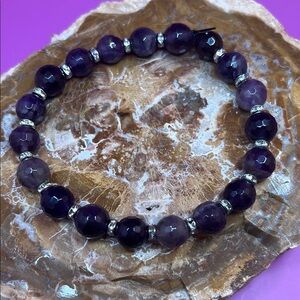 Purple Amethyst Bracelet with Glossy Beads and Elegant Design